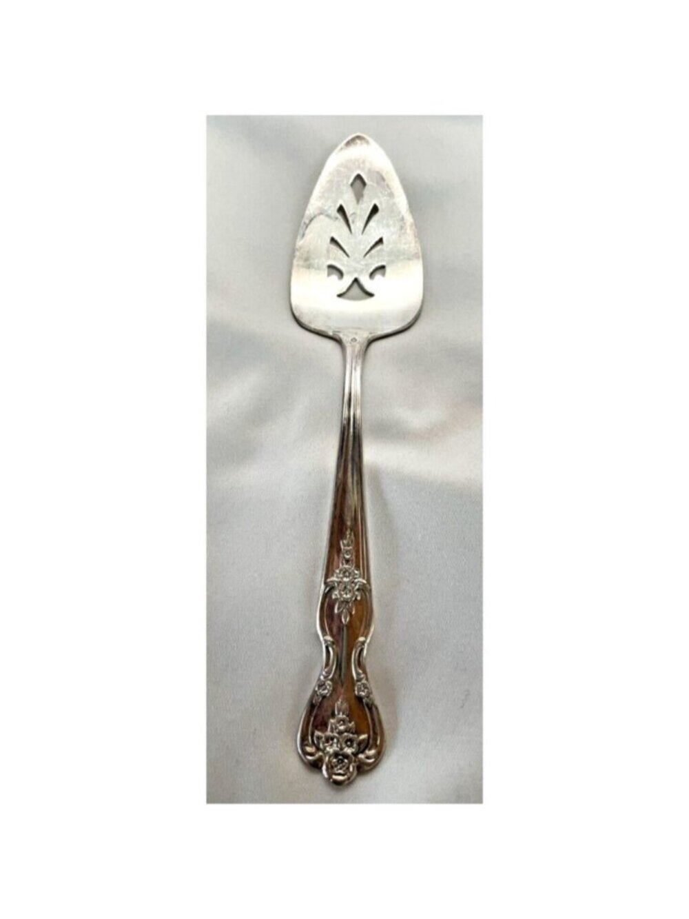 Rogers Bros Inspiration Magnolia 1951 Pierced Pie Server 9.5" Silverplate